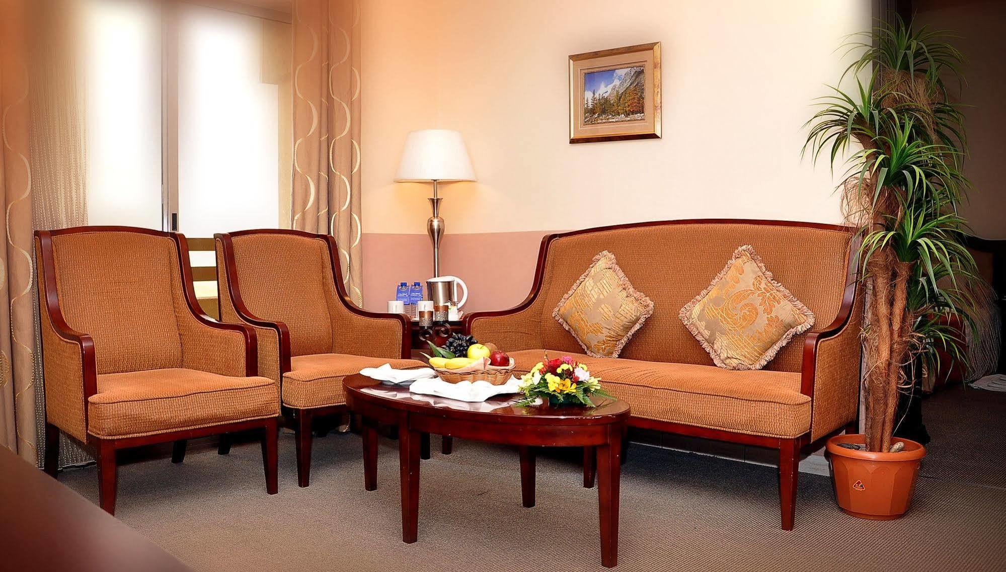 City Hotel Ras al-Khaimah Exterior photo