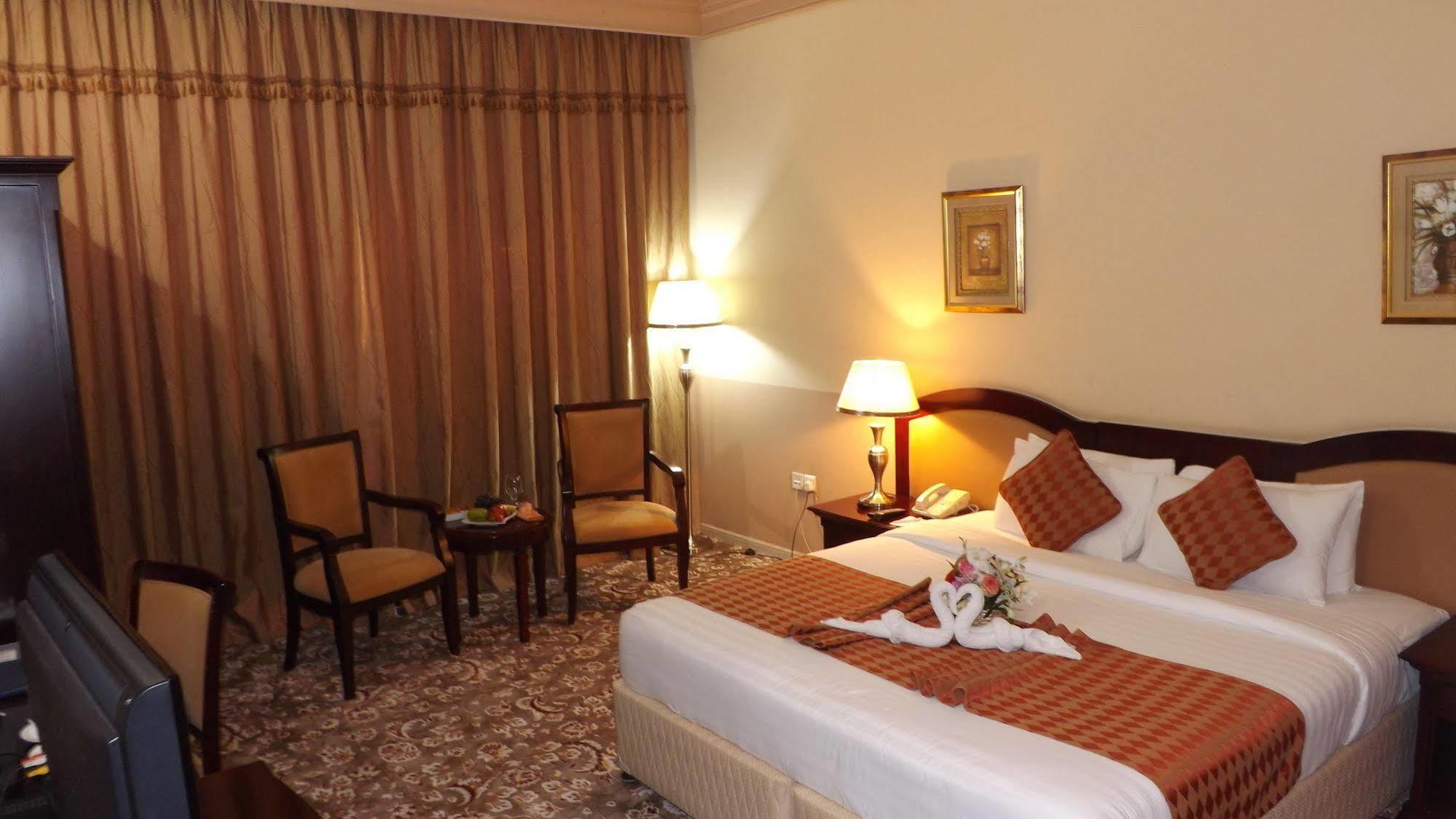 City Hotel Ras al-Khaimah Exterior photo